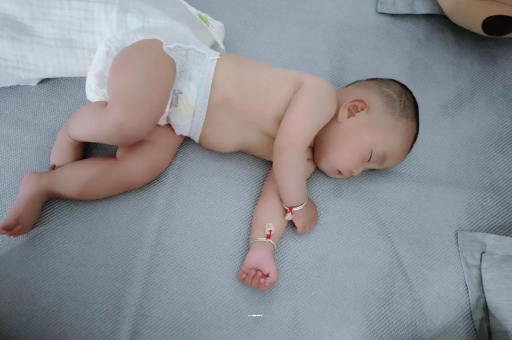 响水几个月宝宝会抬头
